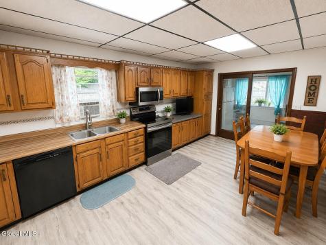 2 David Court Colonie NY 12205