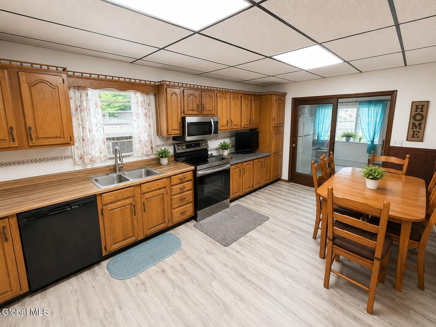 2 David Court Colonie NY 12205