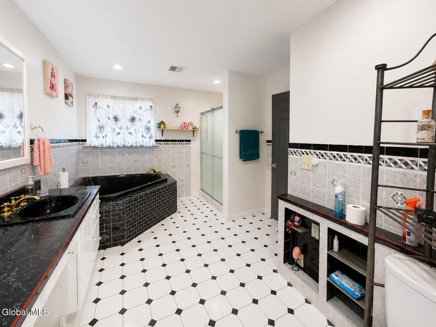2 David Court Colonie NY 12205