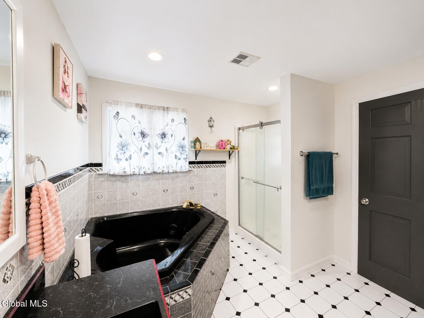 2 David Court Colonie NY 12205