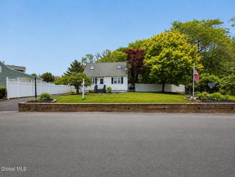 2 David Court Colonie NY 12205