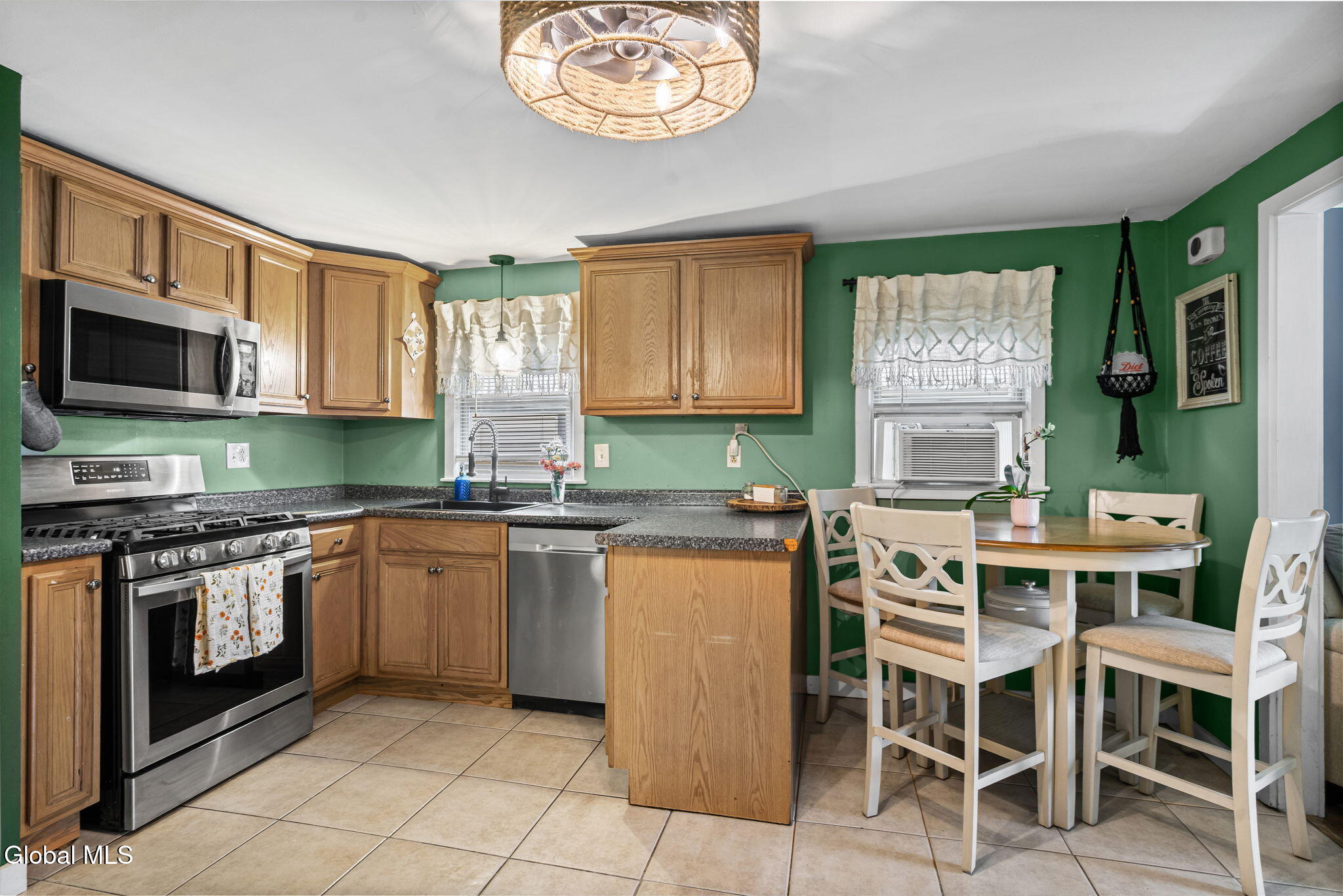 2527 1st Avenue Rotterdam NY 12303