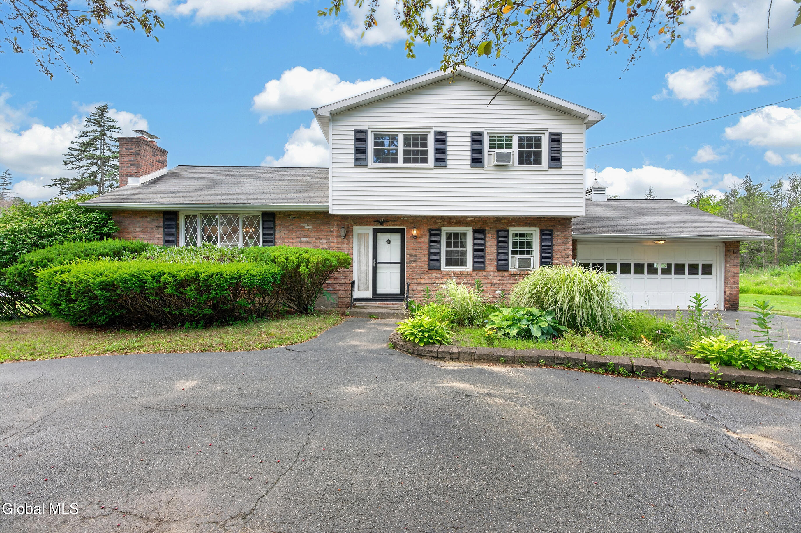 585 Saint David's Lane Niskayuna NY 12309