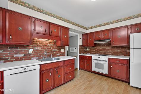 585 Saint David's Lane Niskayuna NY 12309