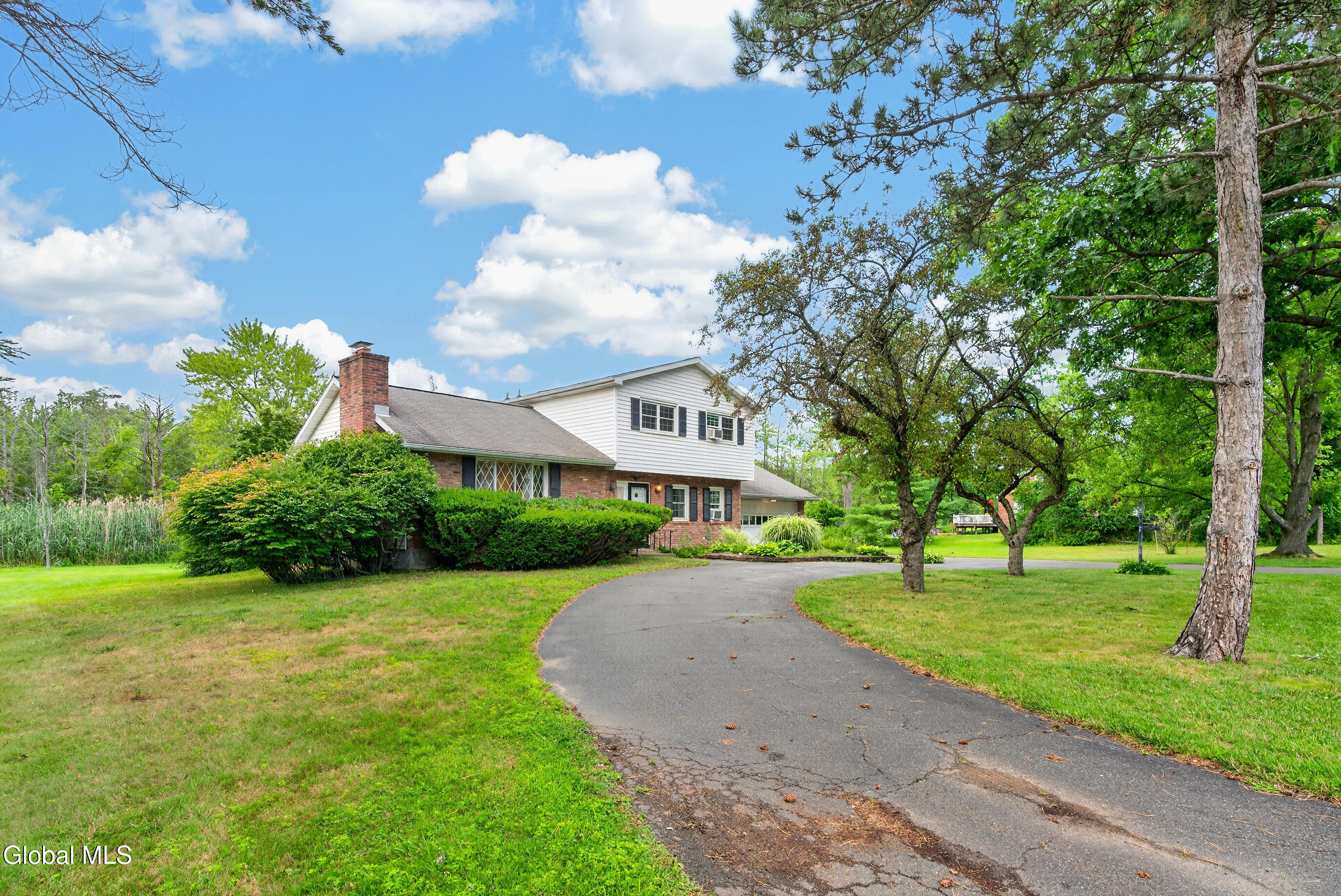 585 Saint David's Lane Niskayuna NY 12309