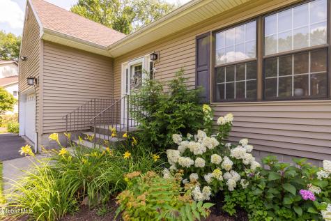 35 Nancy Theresa Terrace Albany NY 12205