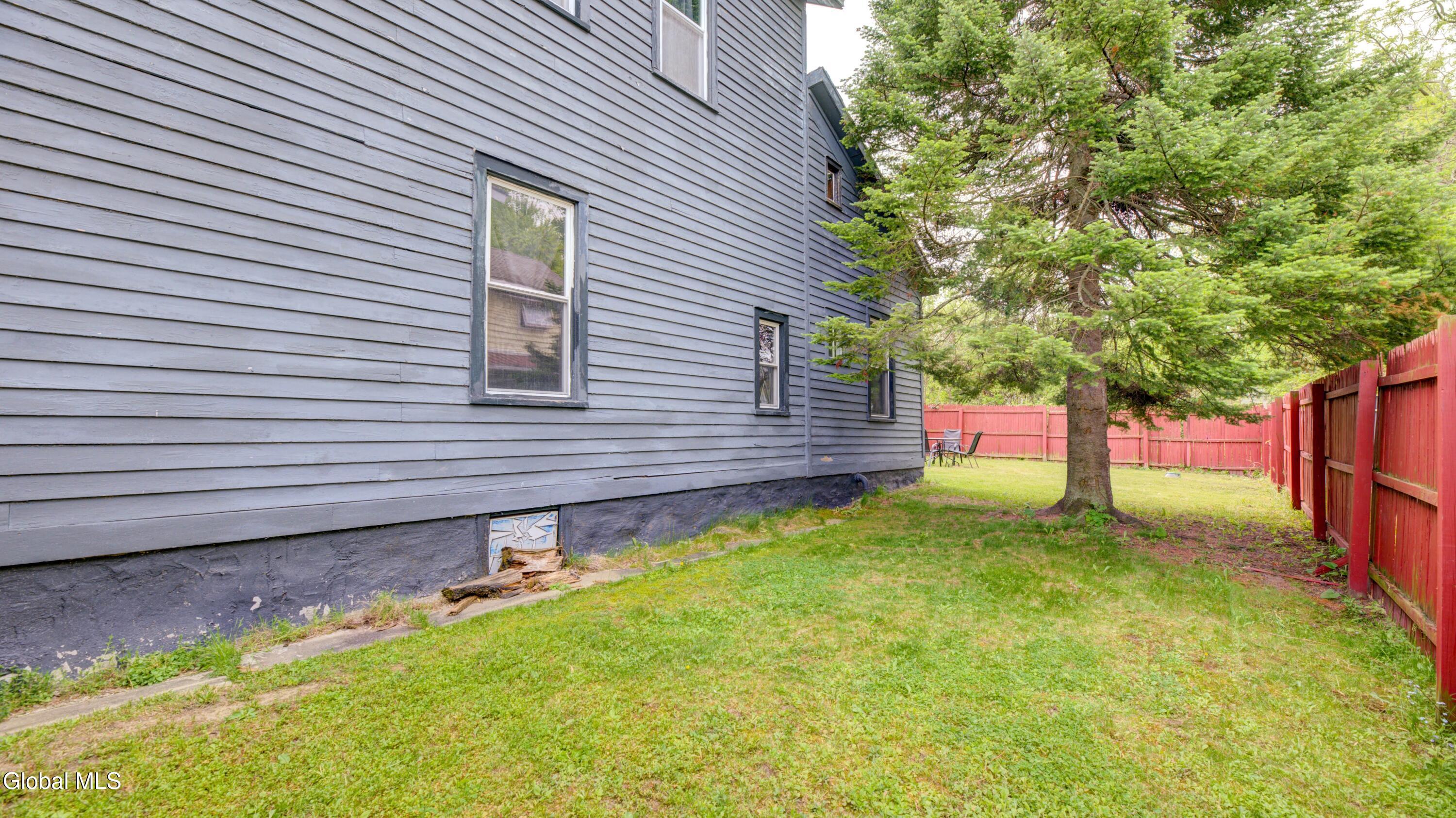10 Gilbert Street Johnstown NY 12095