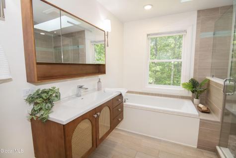 3 Iris Drive Saratoga Springs NY 12866