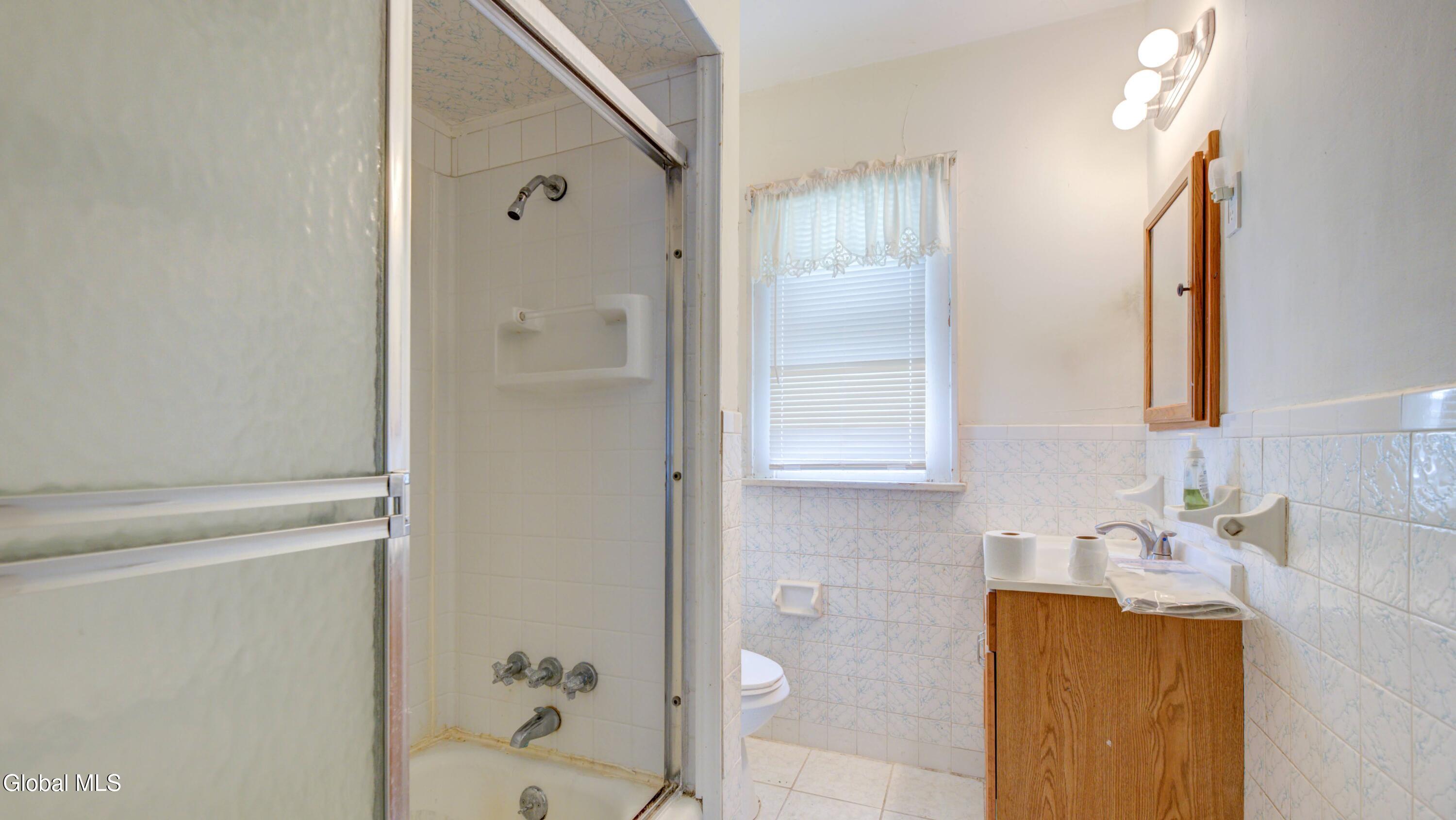 16 N Hollywood Avenue Gloversville NY 12078