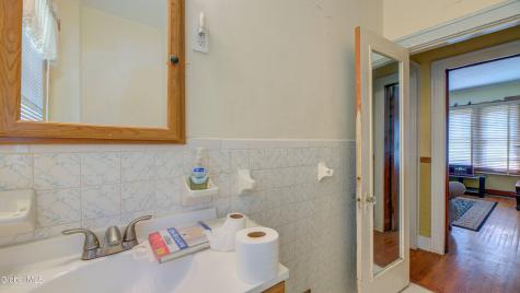 16 N Hollywood Avenue Gloversville NY 12078