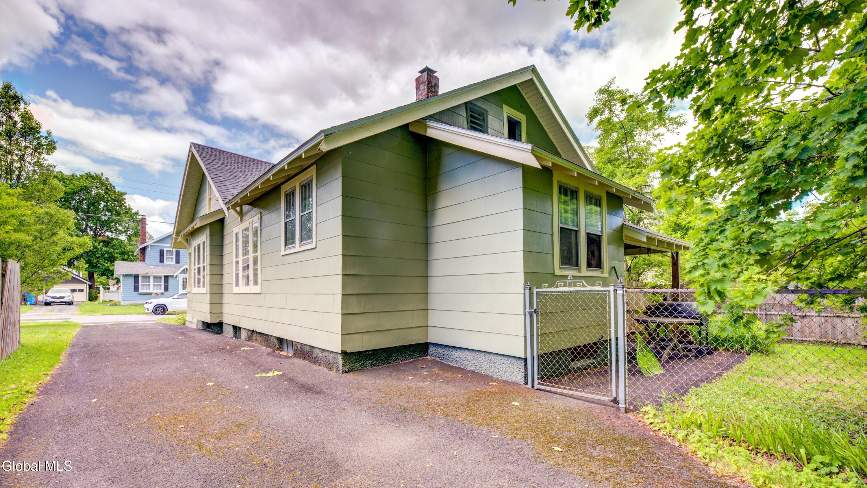 16 N Hollywood Avenue Gloversville NY 12078