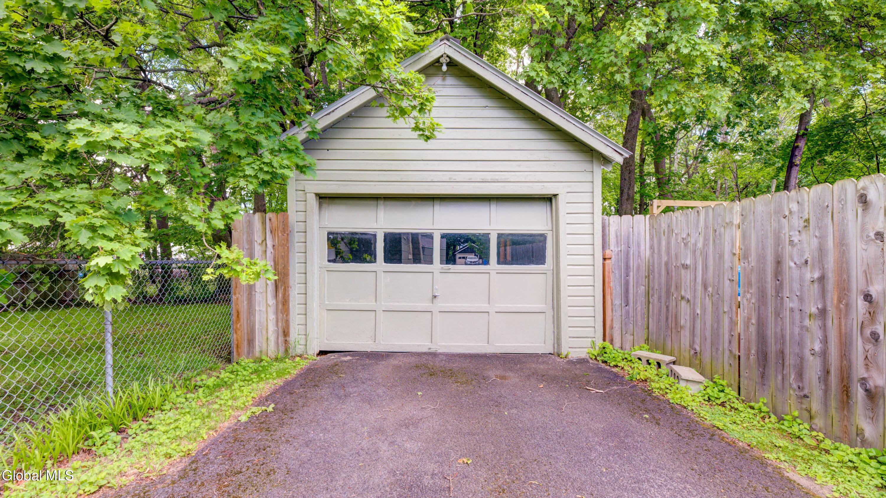 16 N Hollywood Avenue Gloversville NY 12078