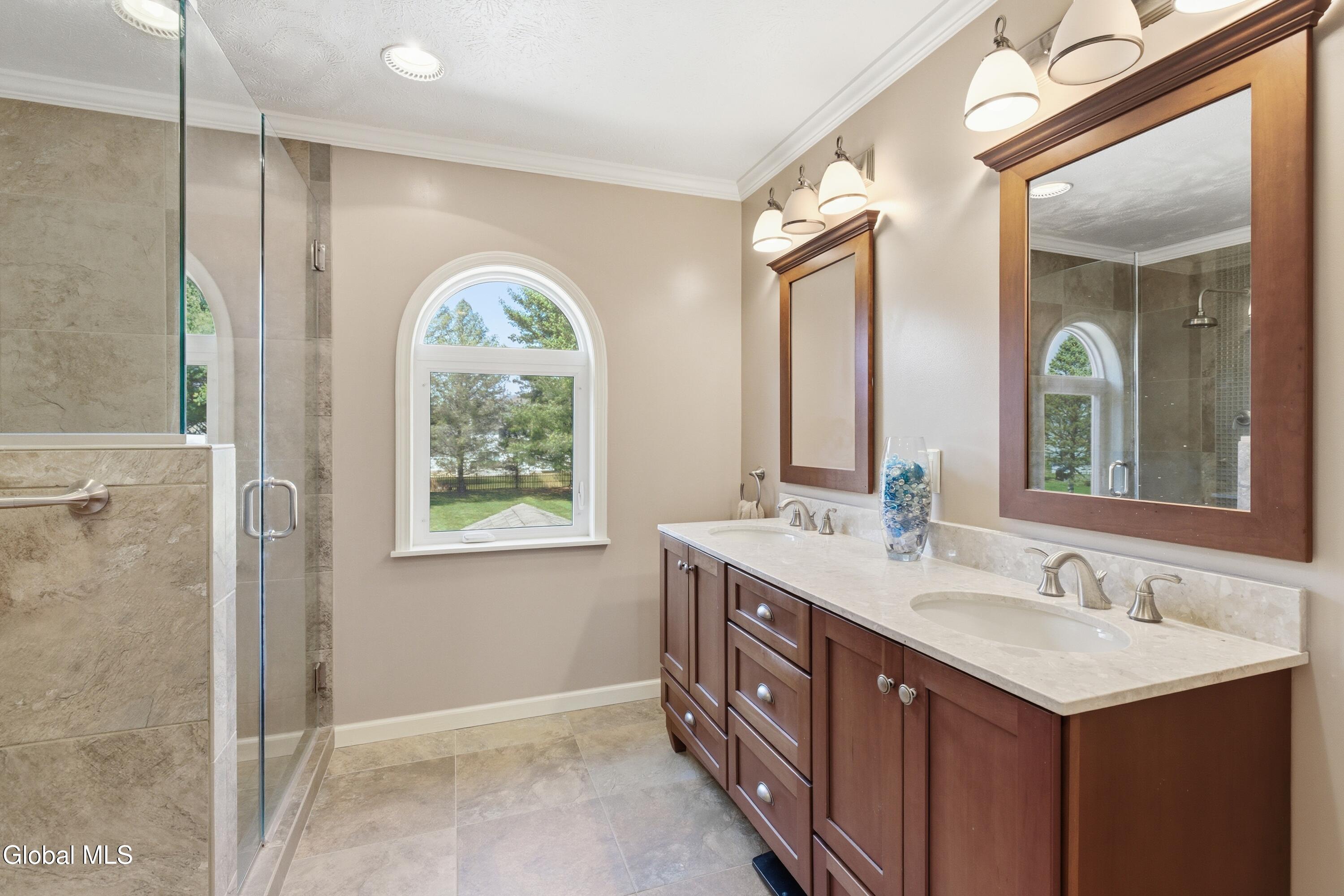 145 Kennewyck Circle Guilderland NY 12159