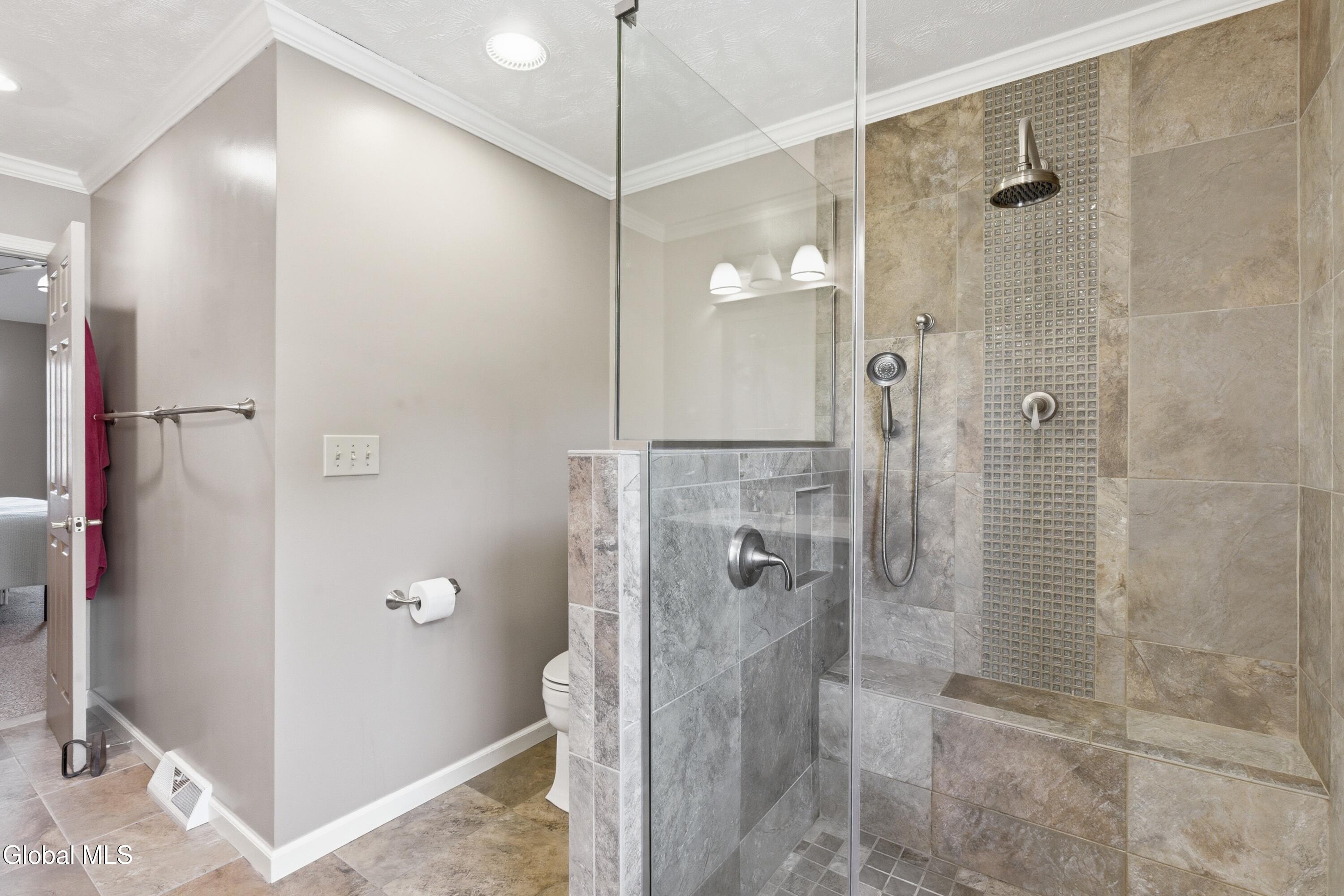 145 Kennewyck Circle Guilderland NY 12159