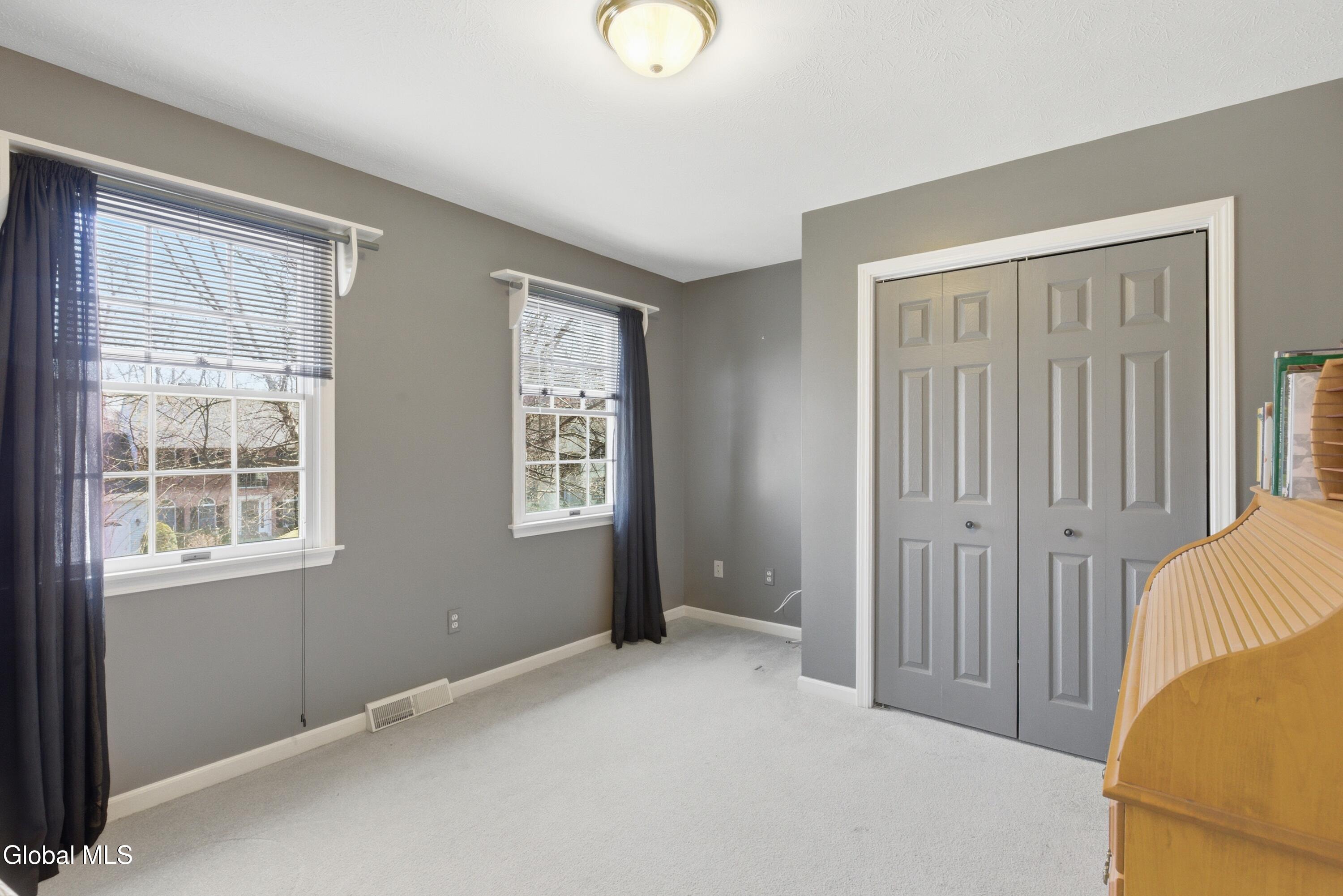 145 Kennewyck Circle Guilderland NY 12159
