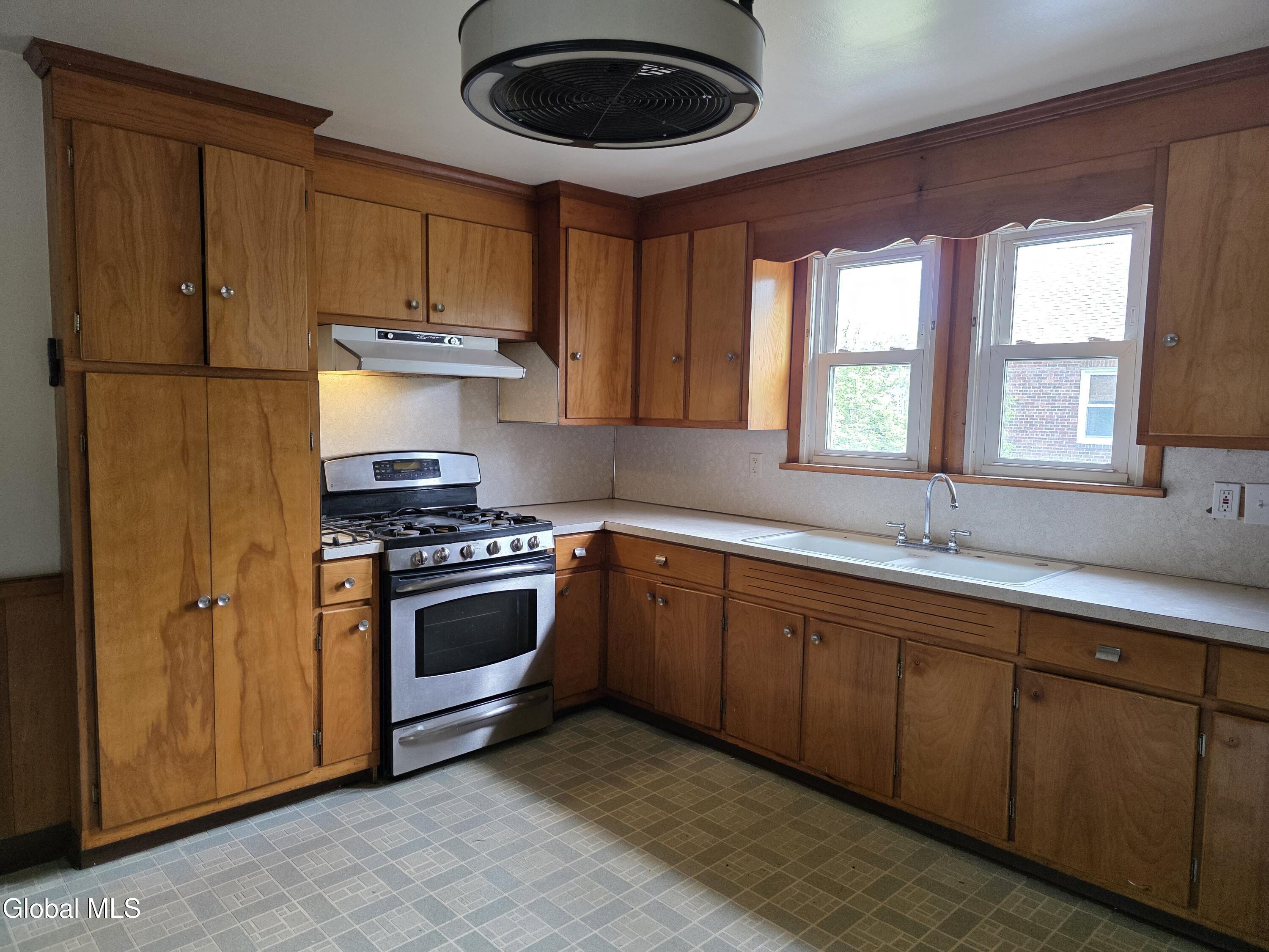 1735 Suffolk Avenue Schenectady NY 12303