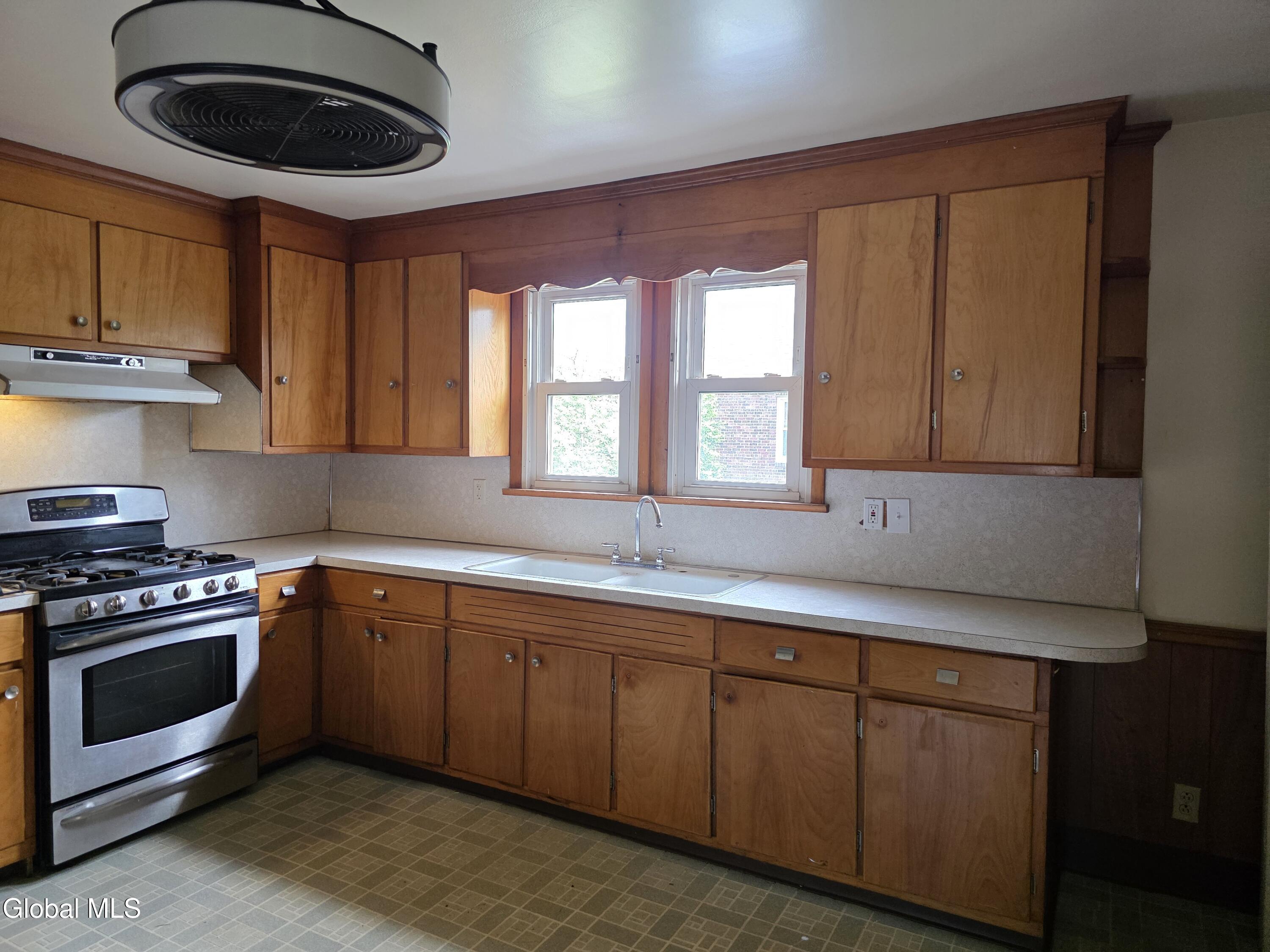 1735 Suffolk Avenue Schenectady NY 12303