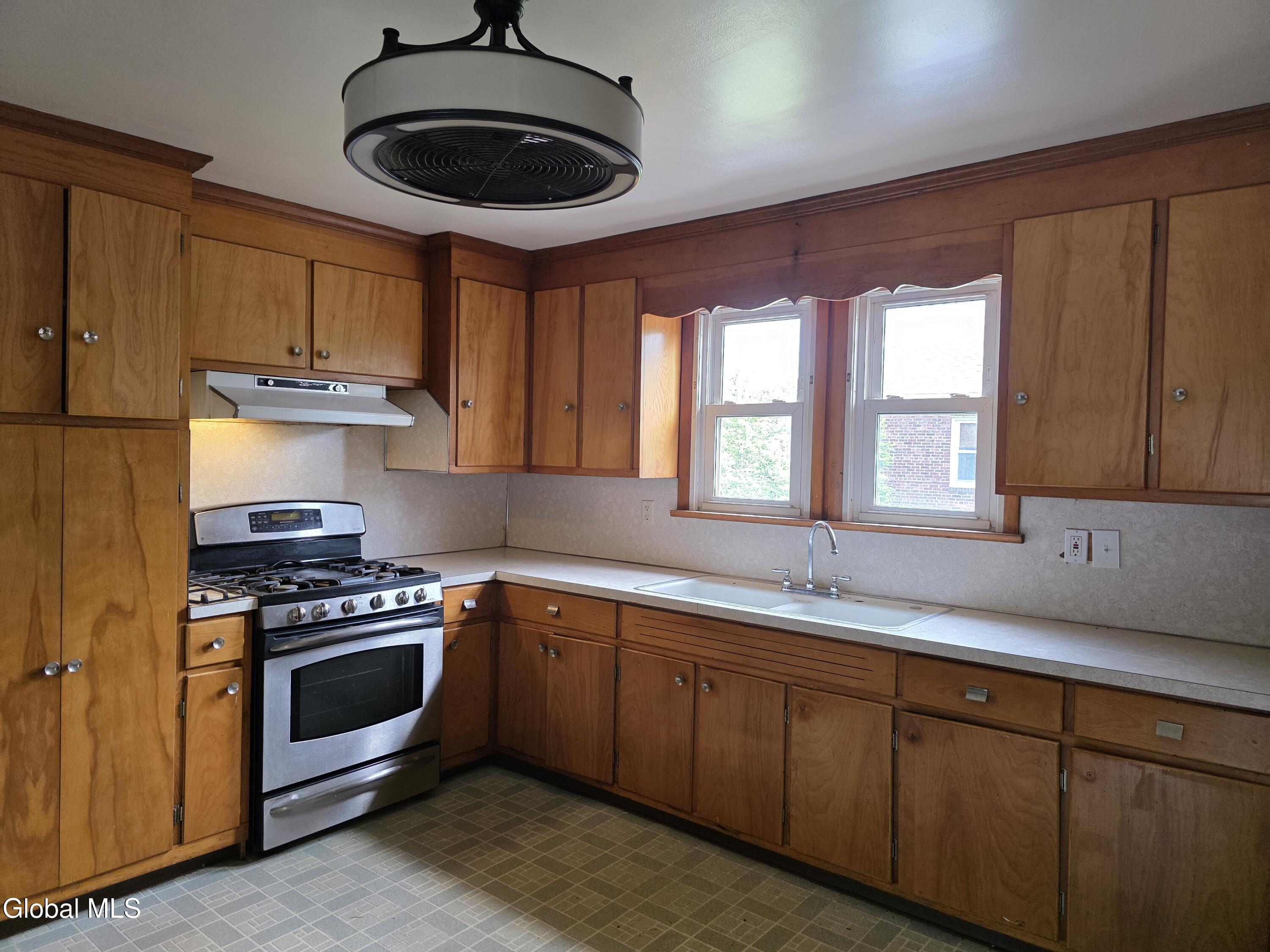 1735 Suffolk Avenue Schenectady NY 12303