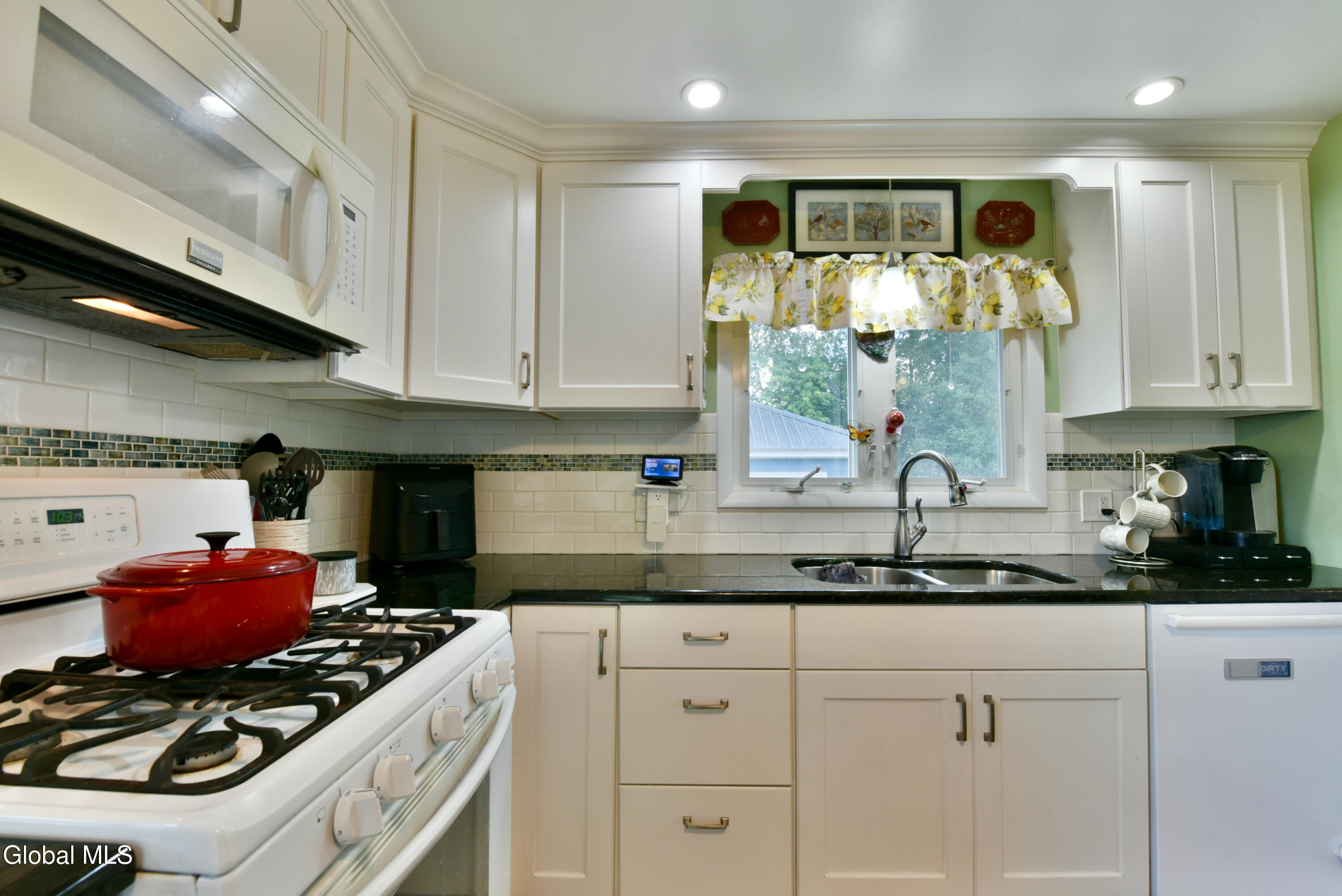 12 Newman Street Gloversville NY 12078