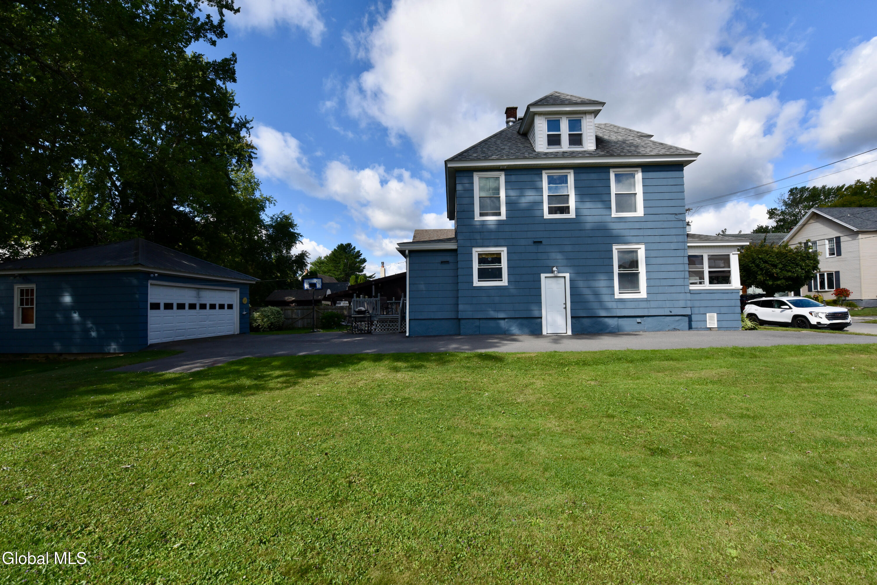 12 Newman Street Gloversville NY 12078