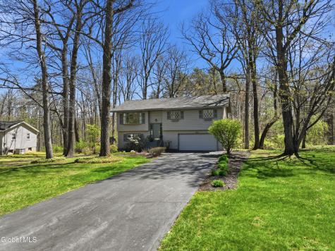 874 Maxwell Drive Niskayuna NY 12309