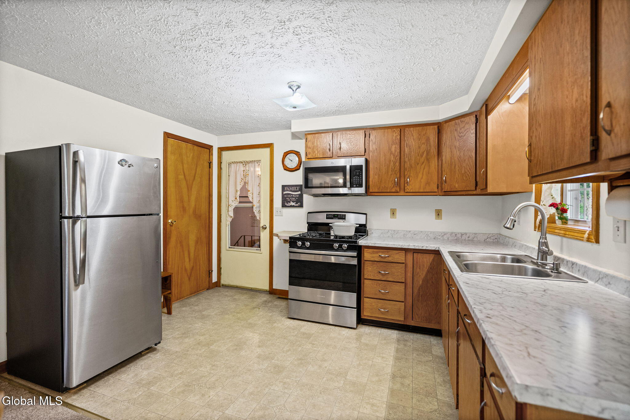 42 Destefano Place Amsterdam NY 12010