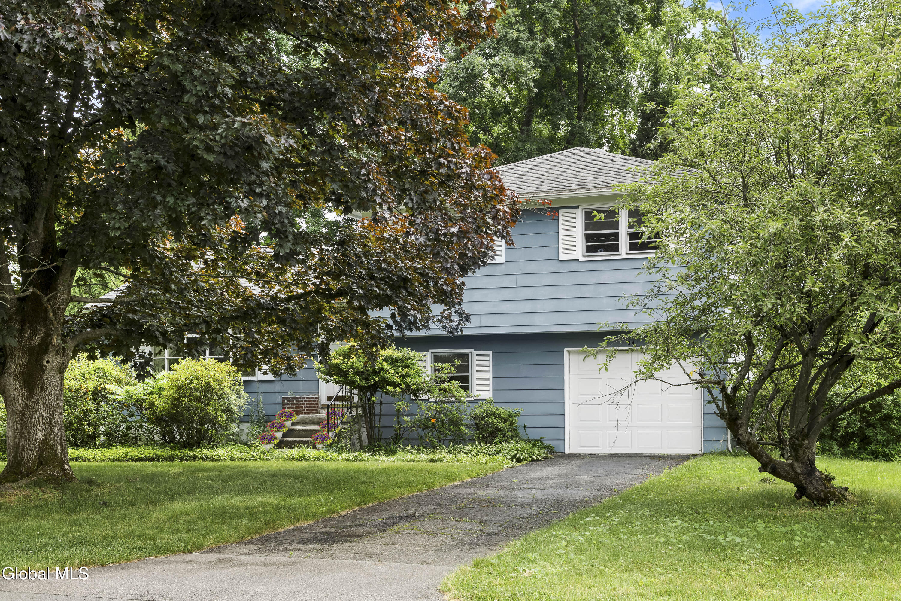 34 Greenock Road Delmar NY 12054
