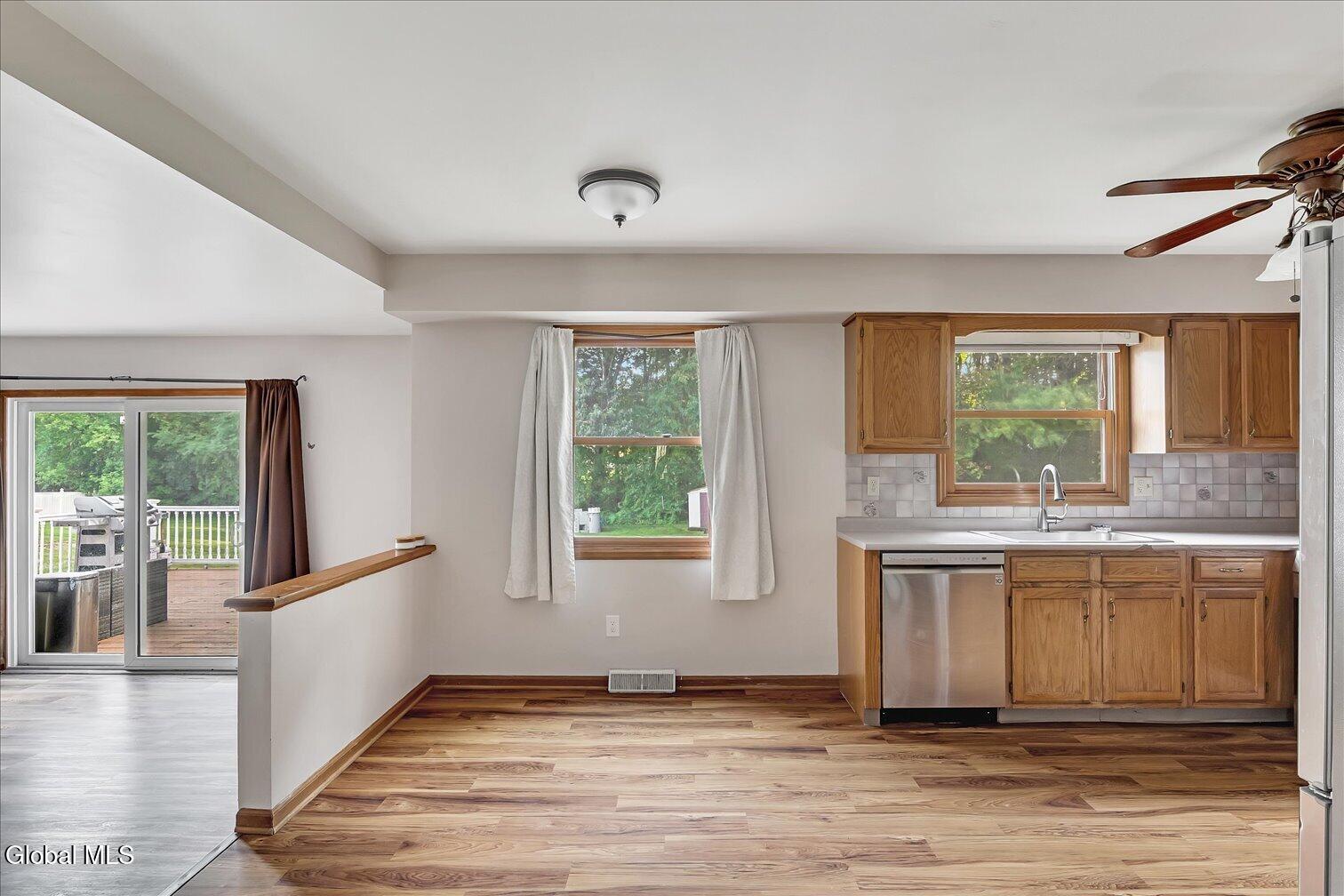 261 Autumn Run Schenectady NY 12306