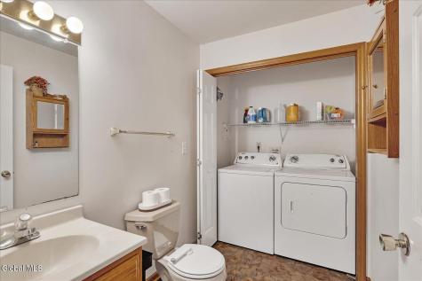 261 Autumn Run Schenectady NY 12306