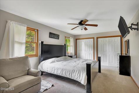 261 Autumn Run Schenectady NY 12306