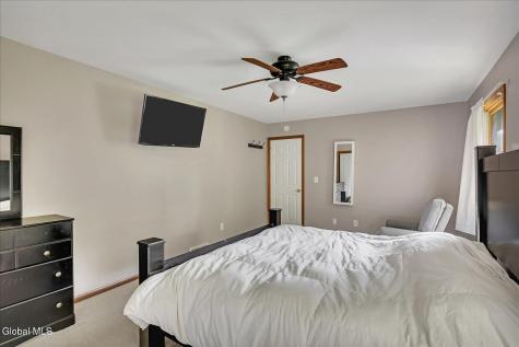 261 Autumn Run Schenectady NY 12306