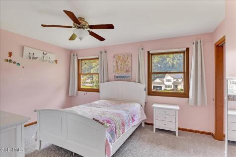 261 Autumn Run Schenectady NY 12306