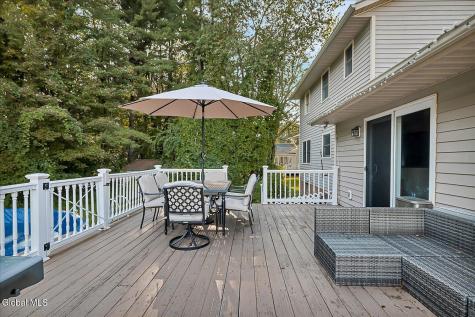 261 Autumn Run Schenectady NY 12306