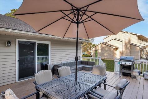 261 Autumn Run Schenectady NY 12306
