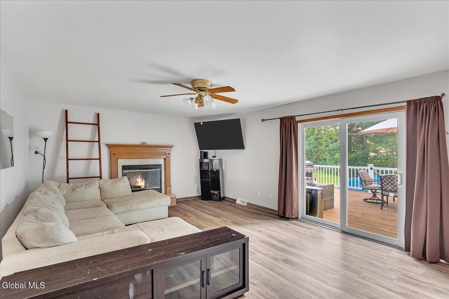 261 Autumn Run Schenectady NY 12306