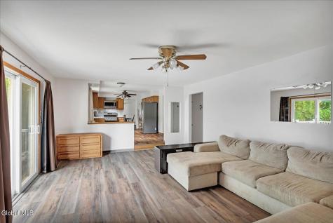 261 Autumn Run Schenectady NY 12306