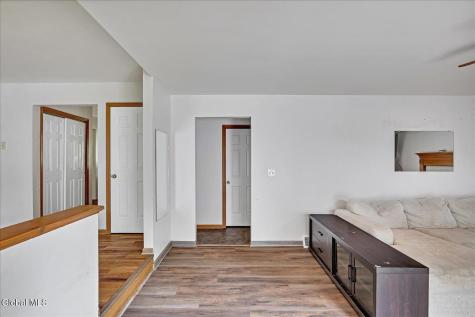 261 Autumn Run Schenectady NY 12306