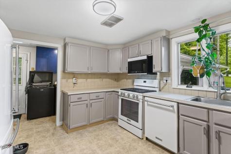 9 Parkwood Drive Burnt Hills NY 12027
