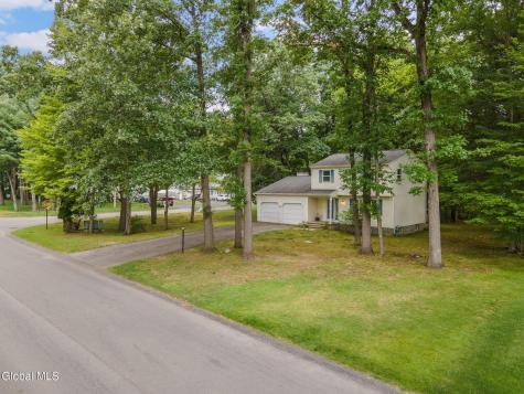 18 Pinehollow Drive Ballston Spa NY 12020