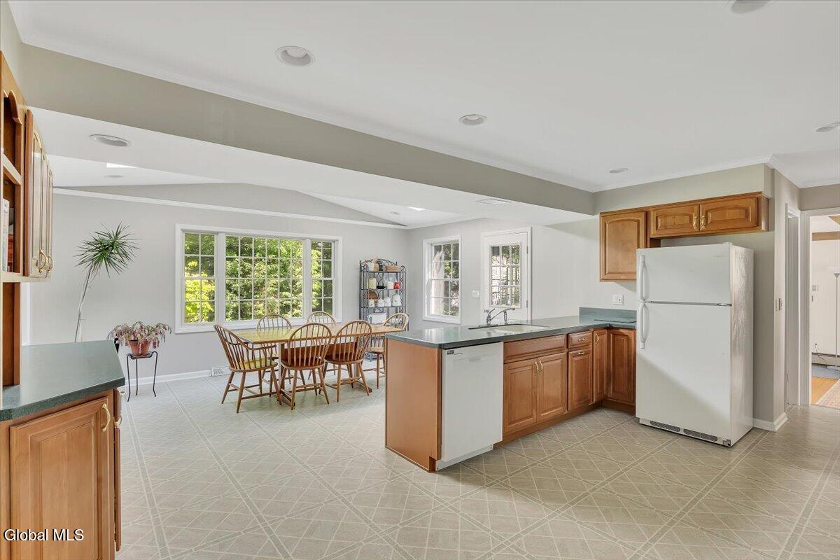 16 Longwood Drive Delmar NY 12054