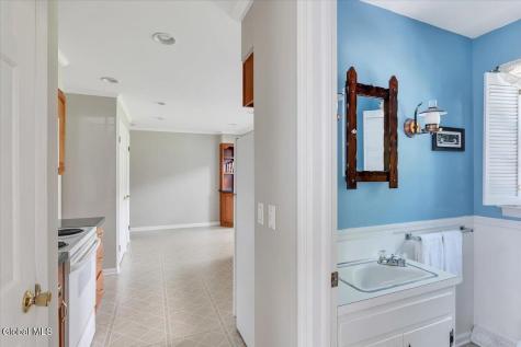 16 Longwood Drive Delmar NY 12054