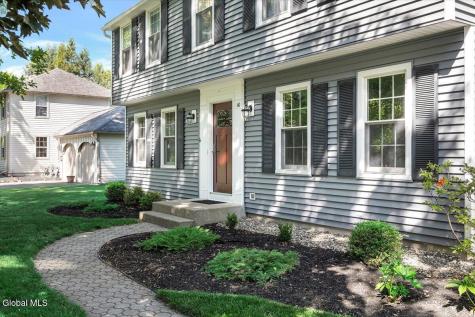 16 Longwood Drive Delmar NY 12054