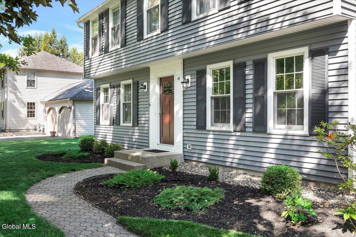 16 Longwood Drive Delmar NY 12054