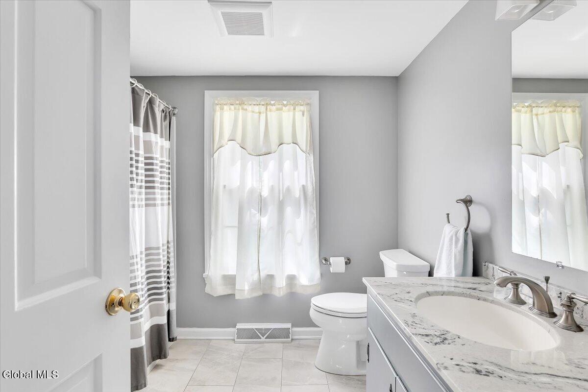 16 Longwood Drive Delmar NY 12054