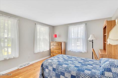 16 Longwood Drive Delmar NY 12054