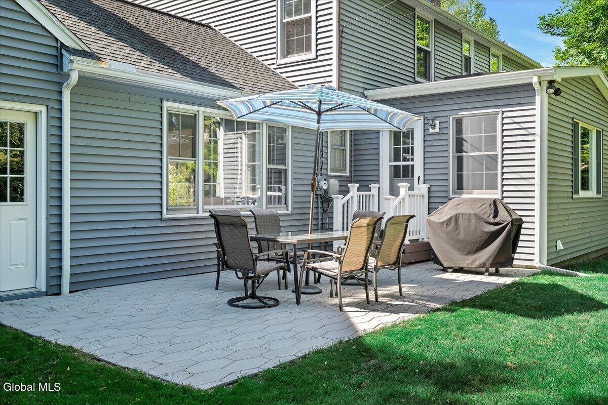 16 Longwood Drive Delmar NY 12054