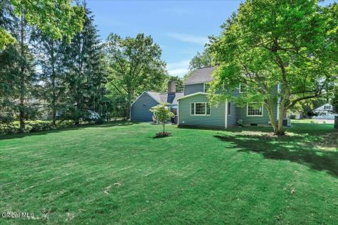 16 Longwood Drive Delmar NY 12054