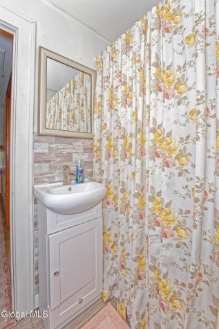 139 5th Avenue Gloversville NY 12078