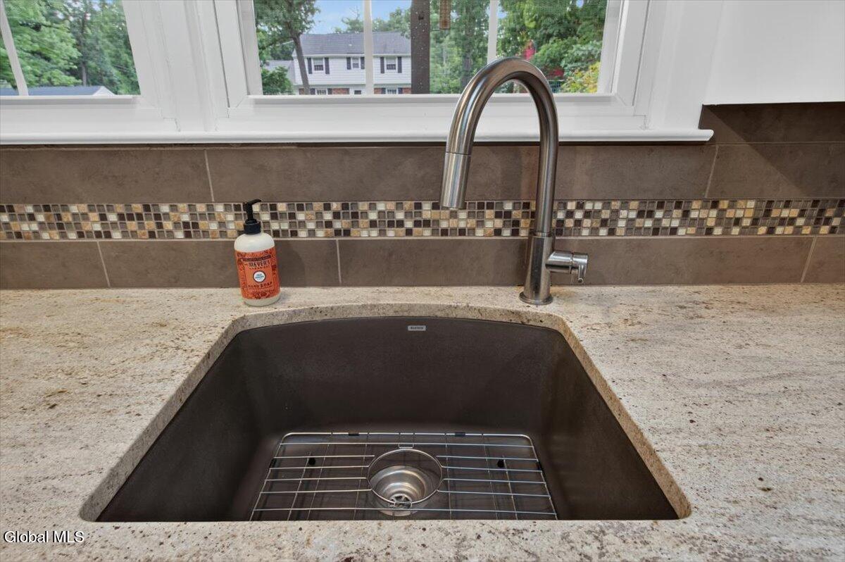 25 Patricia Lane Rexford NY 12148