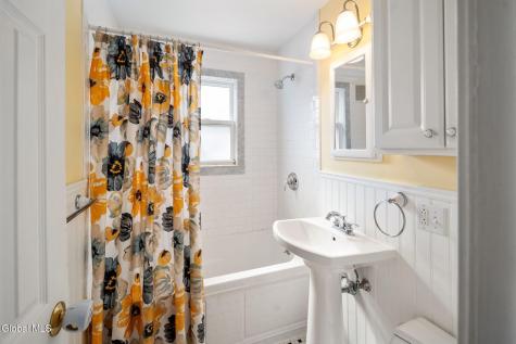 2212 Niskayuna Drive Niskayuna NY 12309